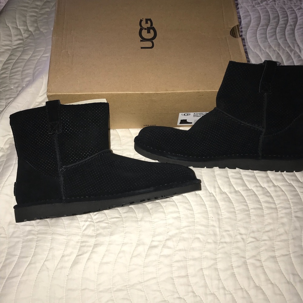 NWT Uggs Boots (Never used)